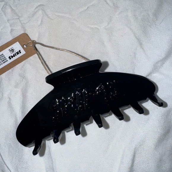 Skims Claw Clip in Onyx - Picture 2 of 2